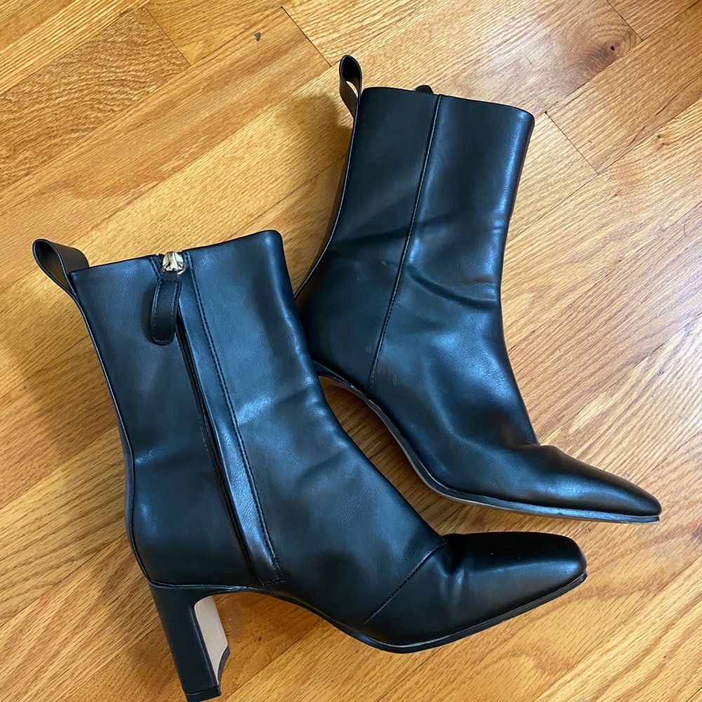 Black heeled boots